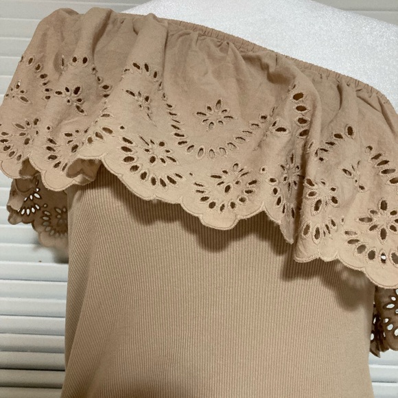 EUC Old Navy One Shoulder Blouse with Eyelet Trim Size Large - Picture 9 of 10